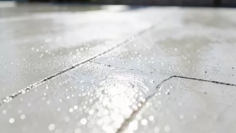 jak długo podlewać wylewkę z miksokreta