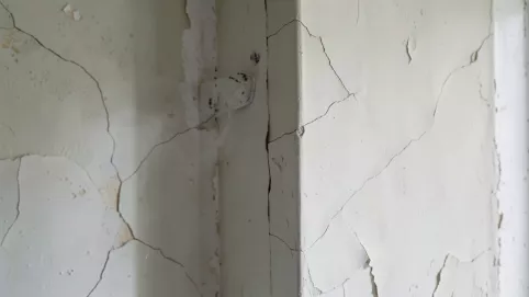 Tynkowanie starych ścian wewnętrznych