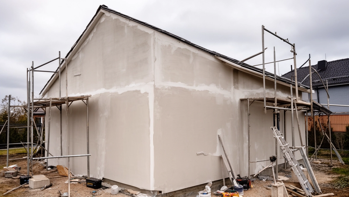 Tynkowanie domu z zewnątrz